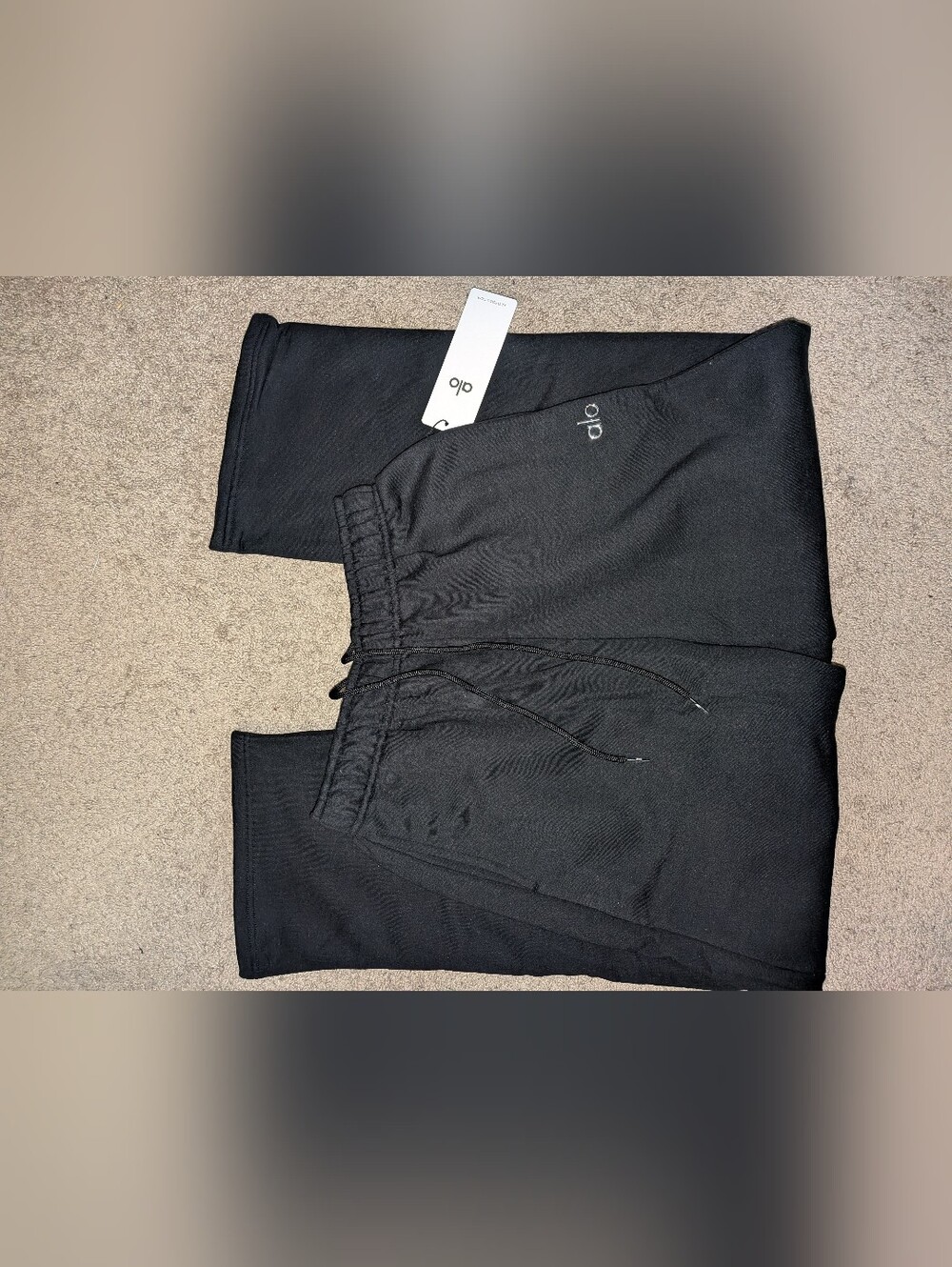 ALO Yoga Accolade Straight Leg Sweatpant NWT size large $138 Black - Picture 2 of 7